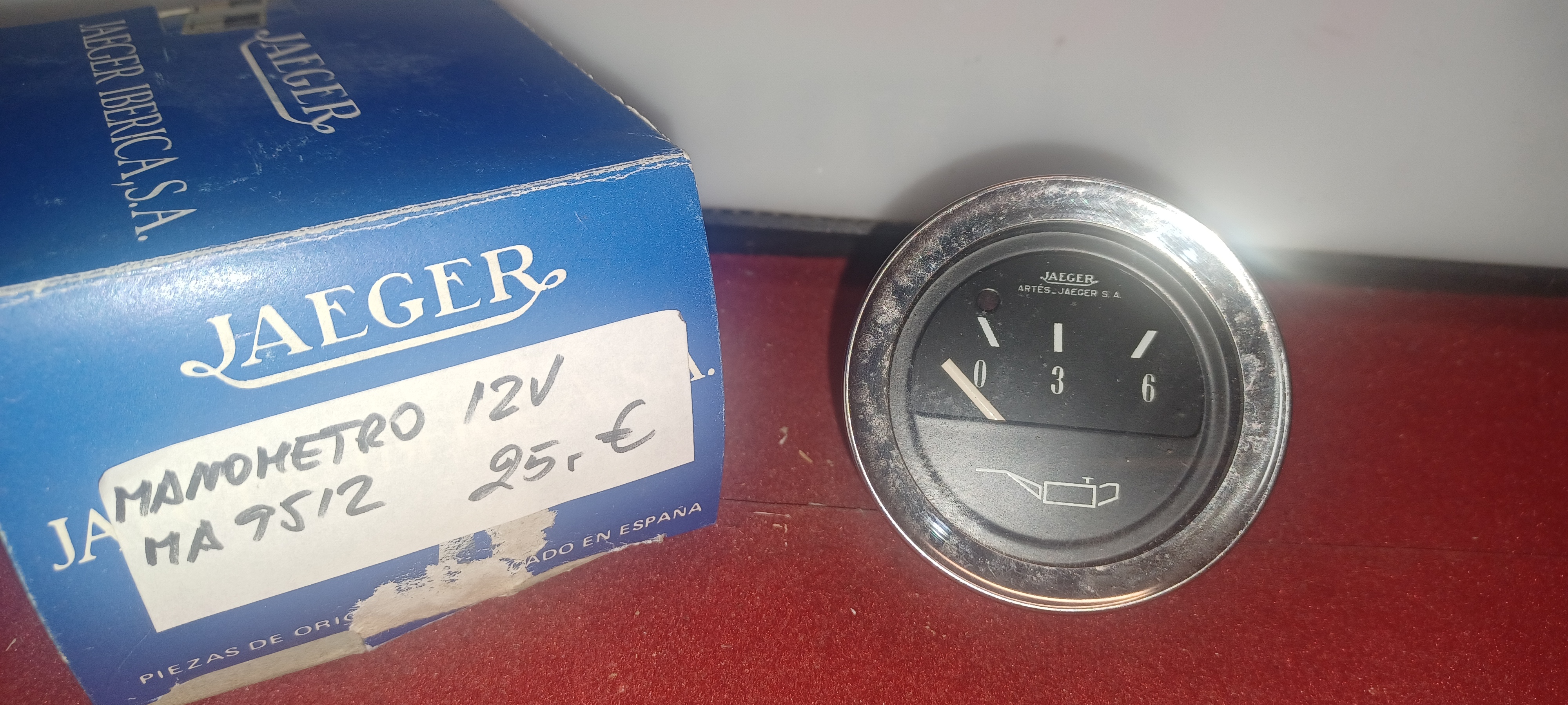 *RELOJ PRESION ACEITE UNIV. 12 V 6 KG. REF, 9512 JAEGER