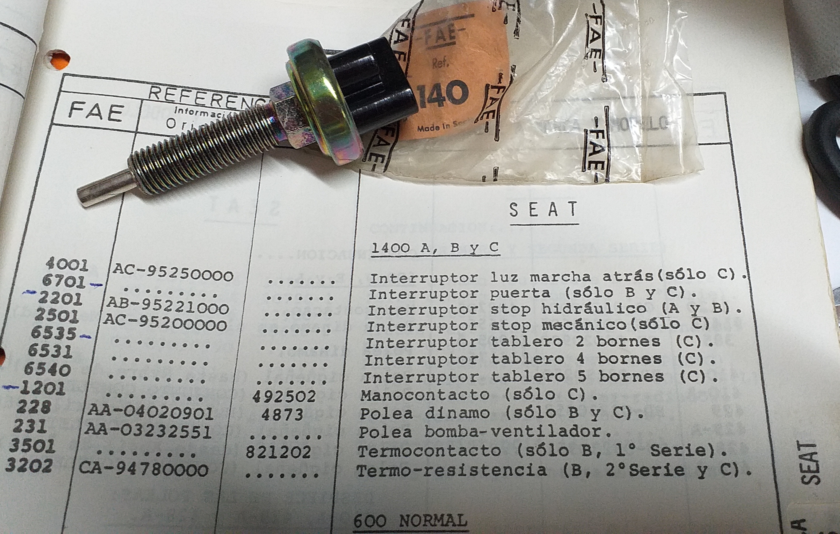 *INTERRUPTOR STOP MECANICO SEAT 1400 C Y  1500 1 S.REF 2501 FAE